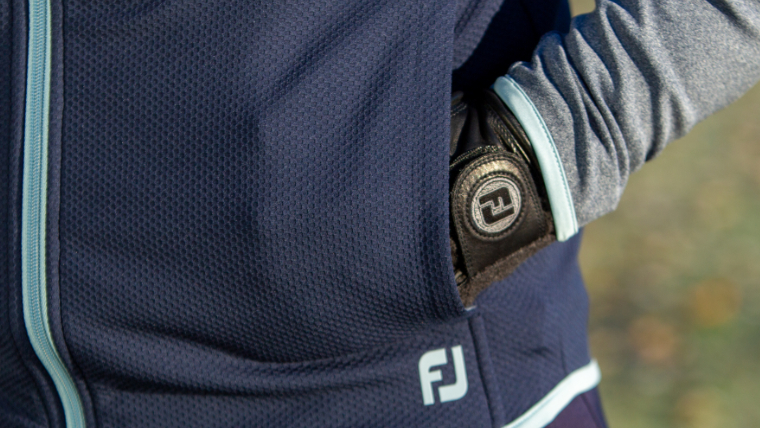 a-golfer-wearing-a-footjoy-golf-glove